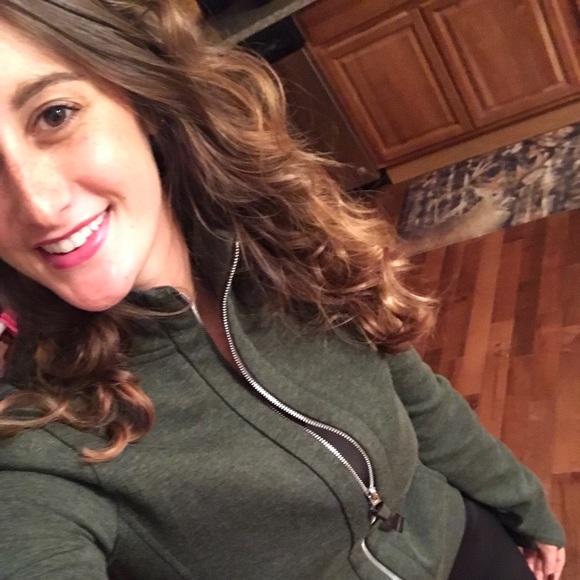 Meet your Posher, Aleesha - Picture 6 of 7